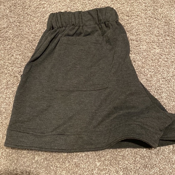Queen Plus grey shorts, size XL - Picture 3 of 4